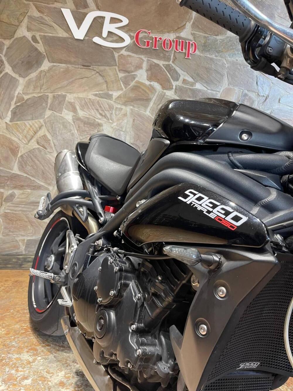 Triumph Speed Triple 1050 (2005 - 11) (11)