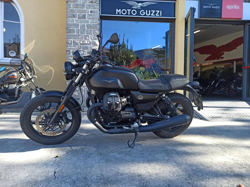 Moto Guzzi V7 Stone (2025 - 26) (2)