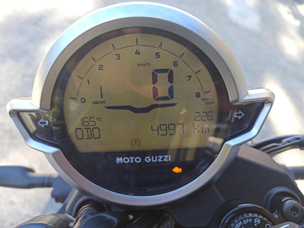 Moto Guzzi V7 Stone (2025 - 26) (5)