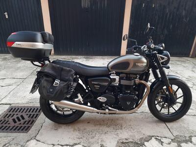 Triumph Street Twin 900 (2021 - 22) usata