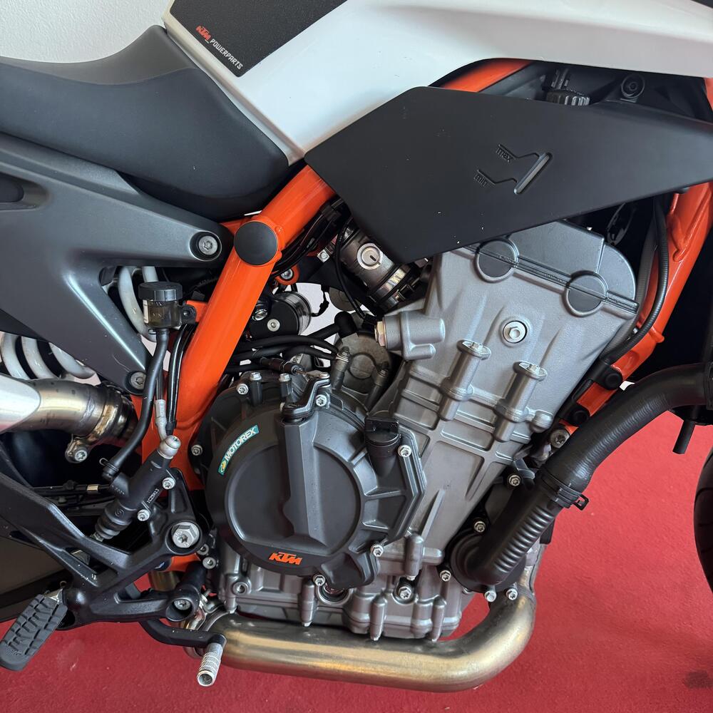 KTM 890 Duke R (2021) (7)