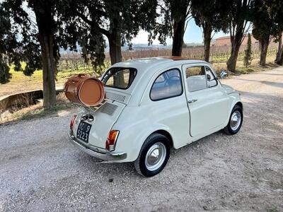 Fiat 500L d&#039;epoca del 1970 a Pescara