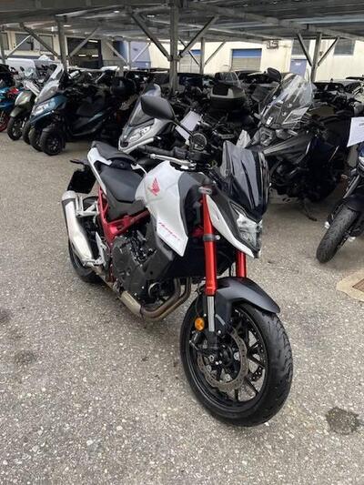 Honda CB 750 Hornet (2023 - 24) usata