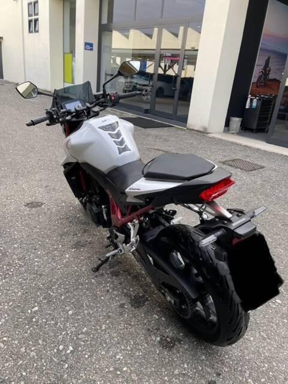 Honda CB 750 Hornet (2023 - 24) (4)