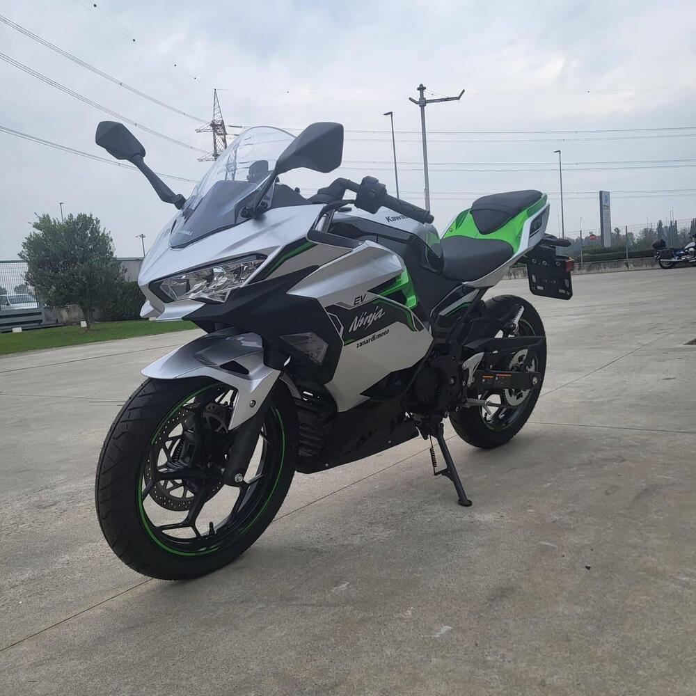 Kawasaki Ninja e-1 (2024 - 25) (4)