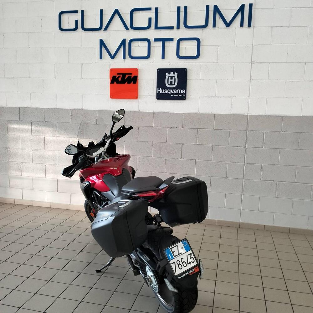 MV Agusta Turismo Veloce 800 Lusso SCS (2021 - 26) (2)