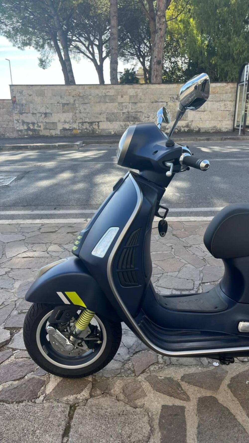 Vespa GTS 300 Super Tech (2023 - 24) (2)