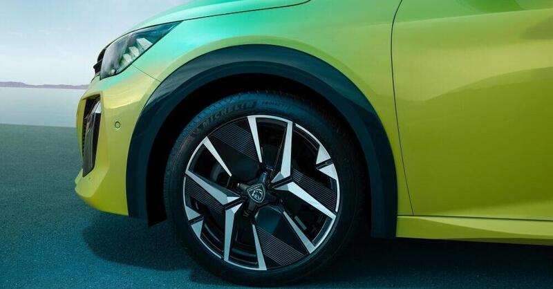 Nuova Peugeot E-208: sarà la prima elettrica con piattaforma STLA-Small, fino a 500 km per meno di 25.000 euro