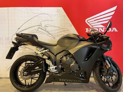 Honda CBR 600 RR (2024 - 25) usata