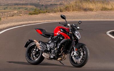 MV Agusta Brutale 800: l&#039;icona nuda si rinnova per il 2026. Caratteristiche, dati tecnici e prezzo [GALLERY]