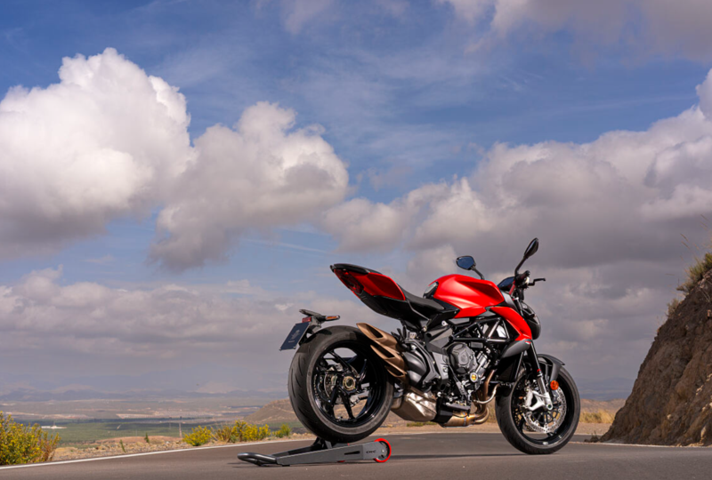 MV Agusta Brutale 800: l&#039;icona nuda si rinnova per il 2026. Caratteristiche, dati tecnici e prezzo [GALLERY]