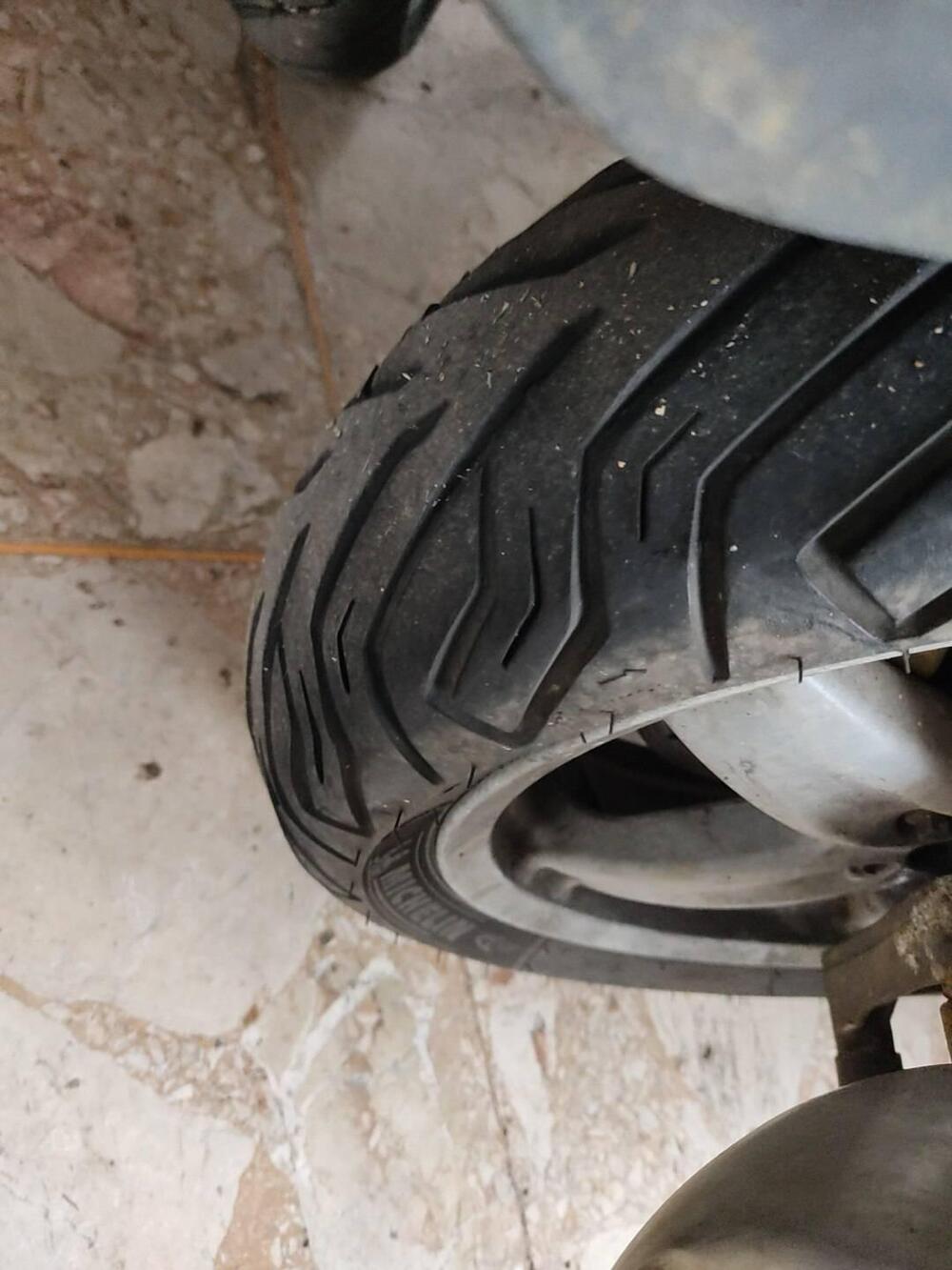 Piaggio X9 200 Evolution (6)