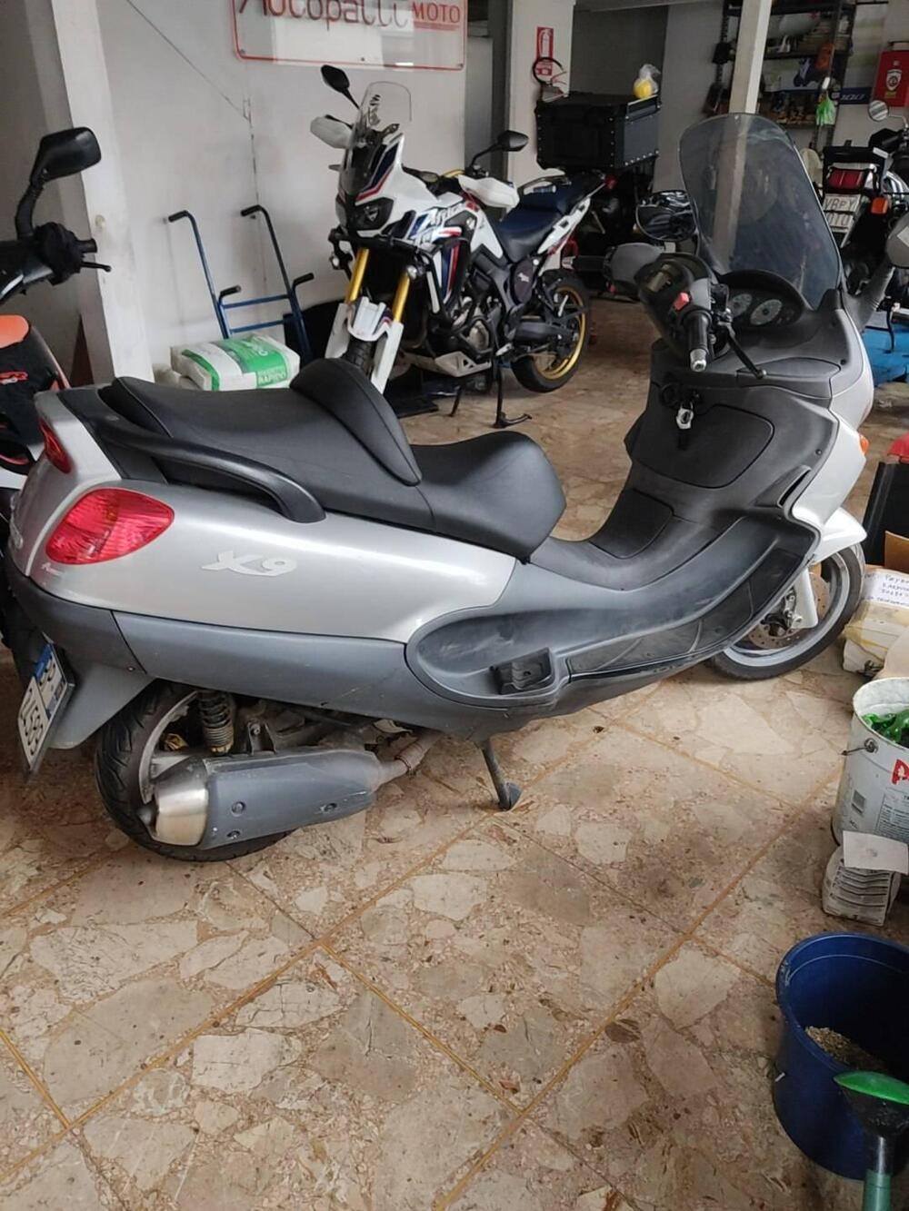 Piaggio X9 200 Evolution (7)