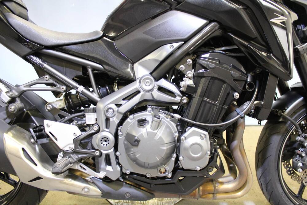 Kawasaki Z 900 (2017 - 18) (9)