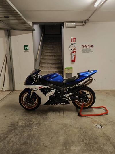 Yamaha YZF R1 (2002 - 03) usata