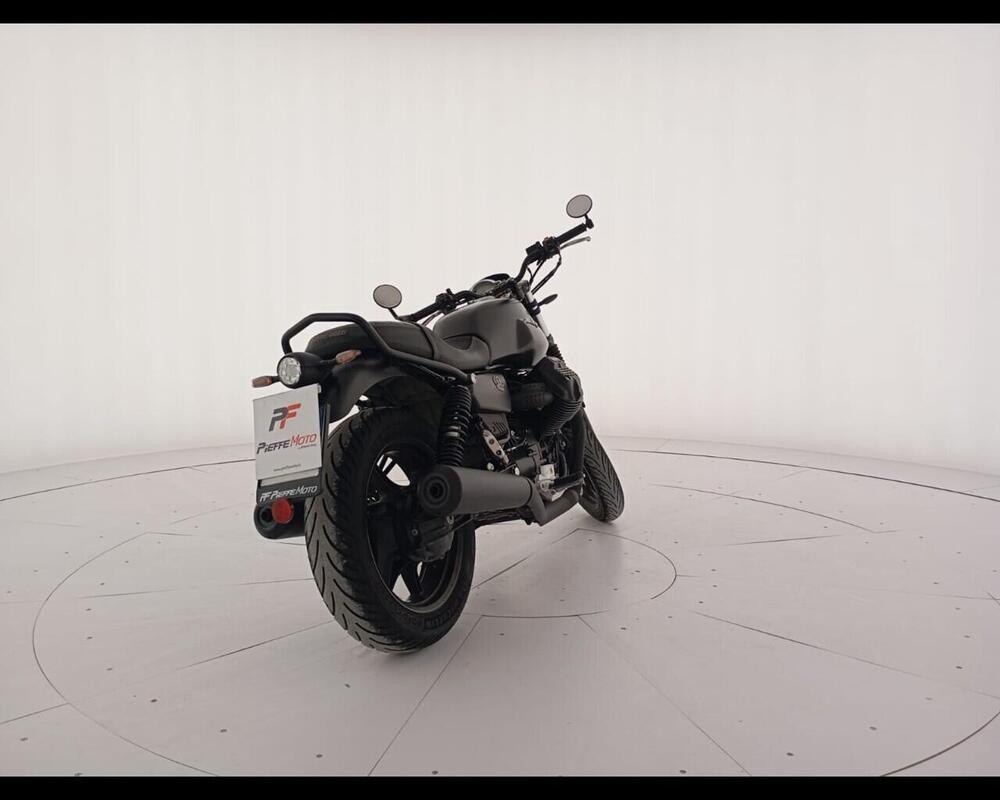 Moto Guzzi V7 Stone (2021 - 24) (4)