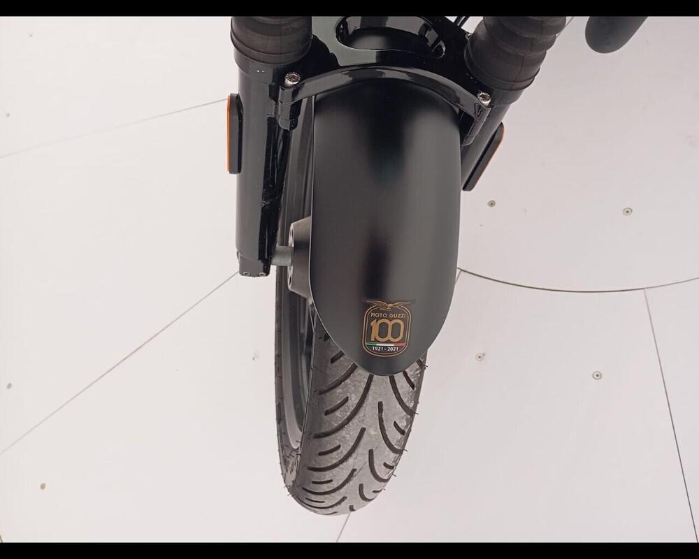 Moto Guzzi V7 Stone (2021 - 24) (7)