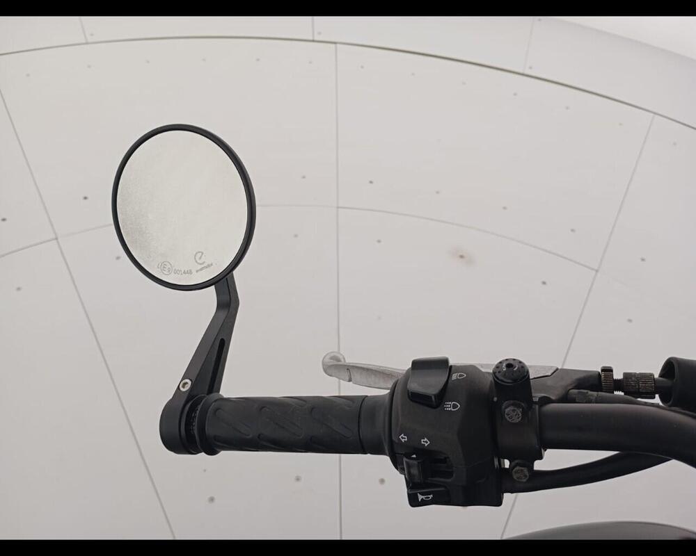 Moto Guzzi V7 Stone (2021 - 24) (11)