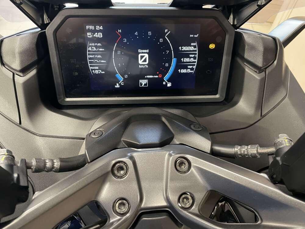 Yamaha T-Max 560 Tech Max (2022 - 24) (3)
