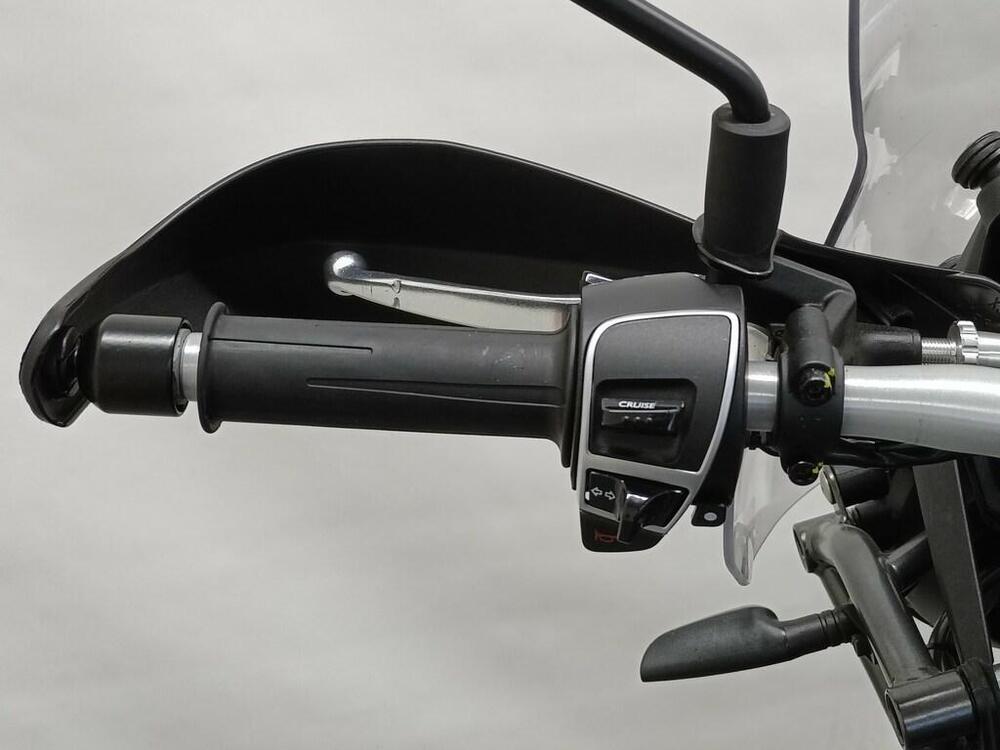 Moto Guzzi V85 TT (2021 - 23) (11)