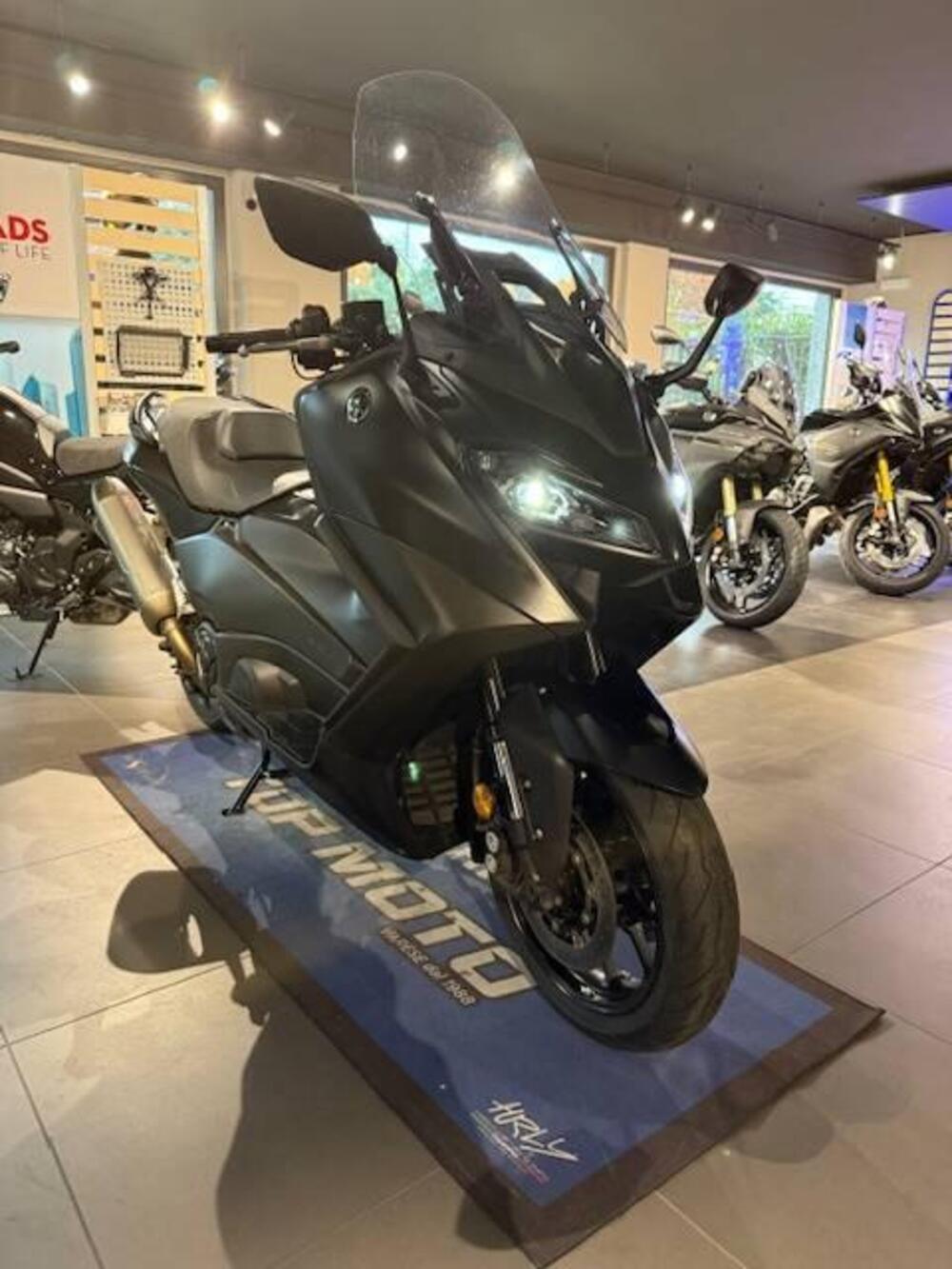 Yamaha T-Max 560 (2022 - 24) (4)