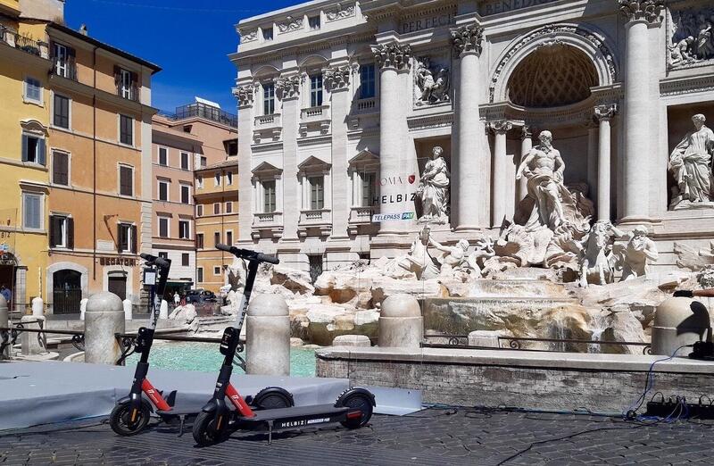 Roma, emergenza monopattini: pericolosi e senza regole