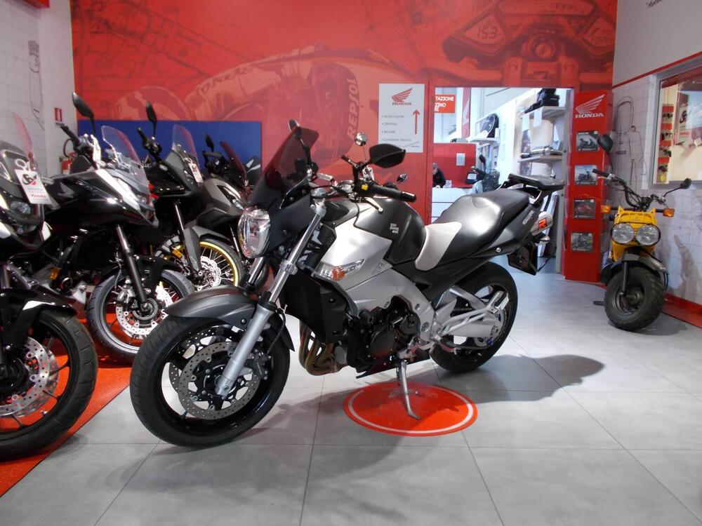 Suzuki GSR 600 (2006 - 11) (3)