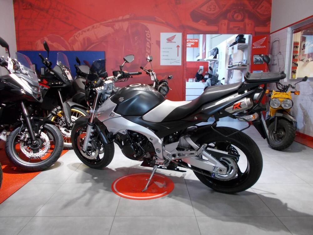 Suzuki GSR 600 (2006 - 11) (6)