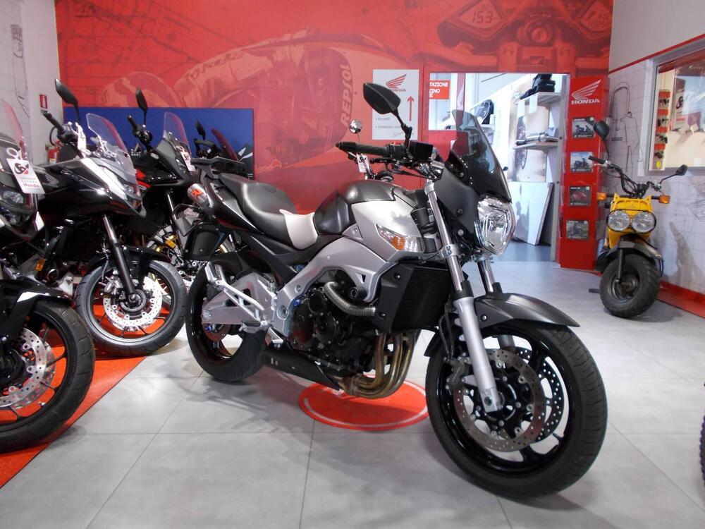 Suzuki GSR 600 (2006 - 11) (9)