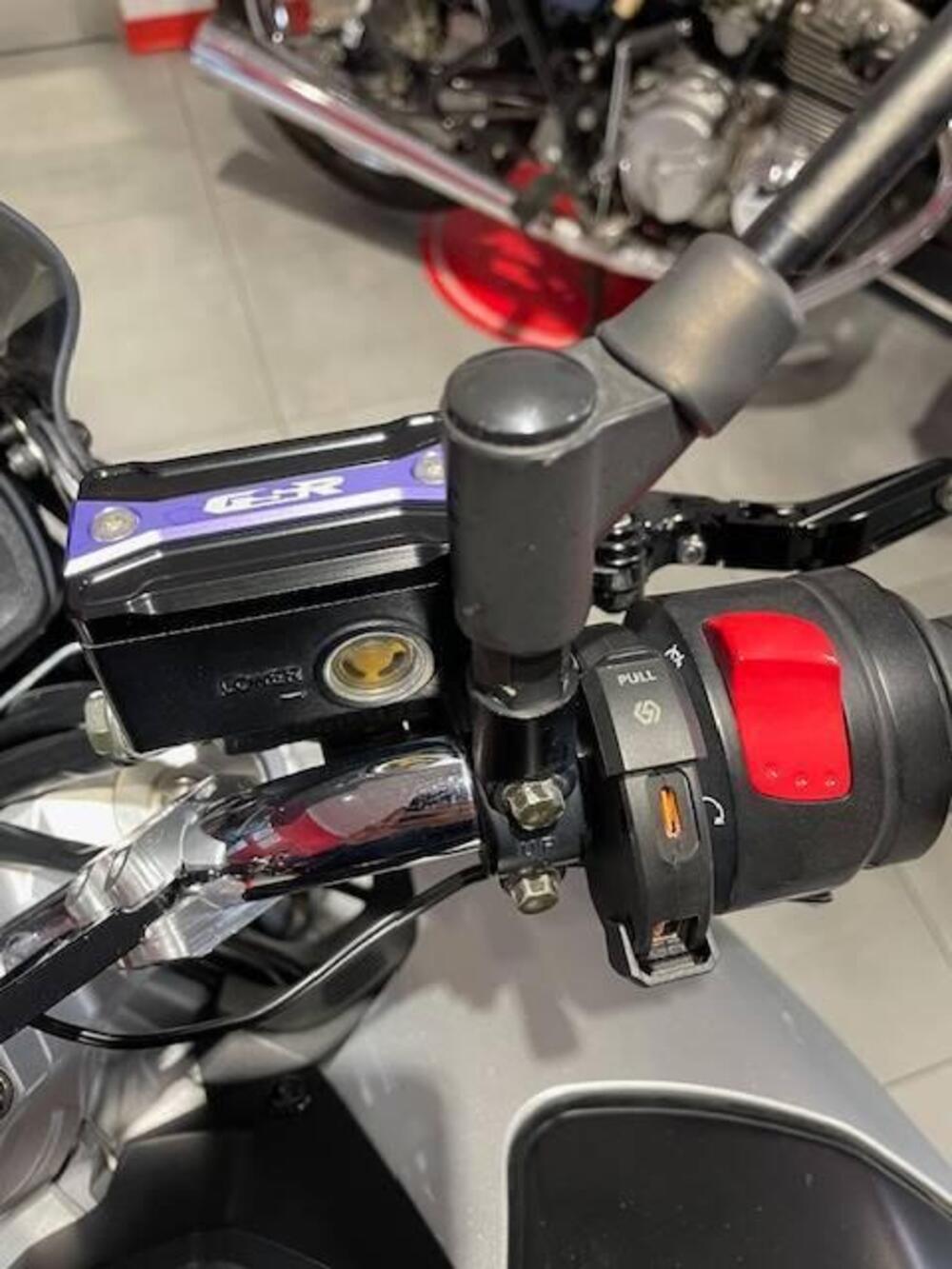 Suzuki GSR 600 (2006 - 11) (13)