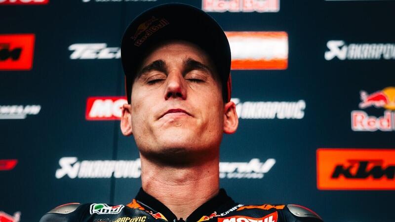 MotoGP 2025. Pol Espargaro spiega il mercato piloti: &quot;Ducati fa il prezzo e ha abbassato lo stipendio di tutti i piloti&quot; [VIDEO]