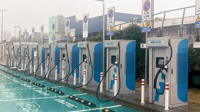 Auto elettriche: ricaricare a questo prezzo costa meno dell&#039;elettricit&agrave; di casa, arriva l&#039;offerta di Electrip