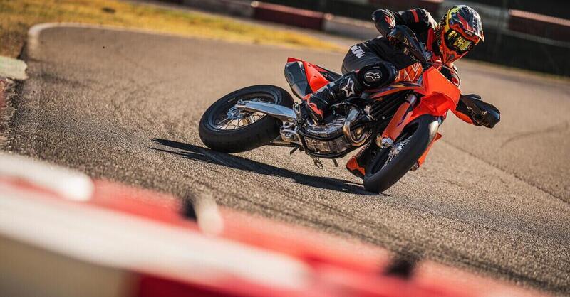 Ecco la KTM 450 SMR 2026 [GALLERY]
