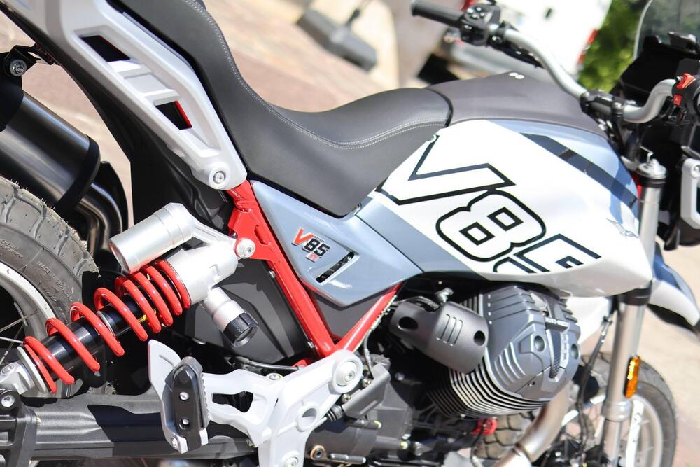 Moto Guzzi V85 TT (2024 - 26) (8)
