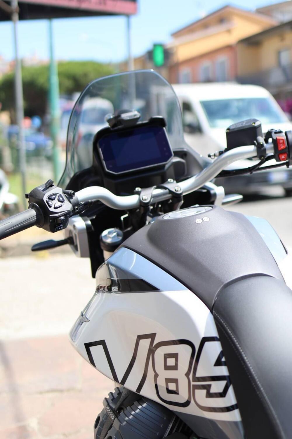 Moto Guzzi V85 TT (2024 - 26) (11)