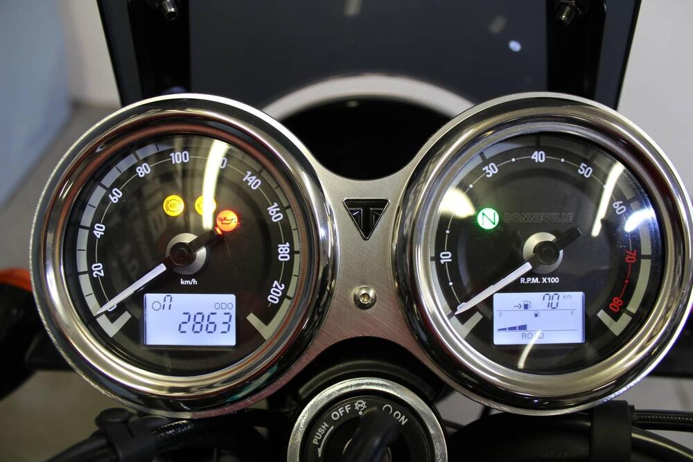 Triumph Bonneville T120 (2021 - 25) (3)