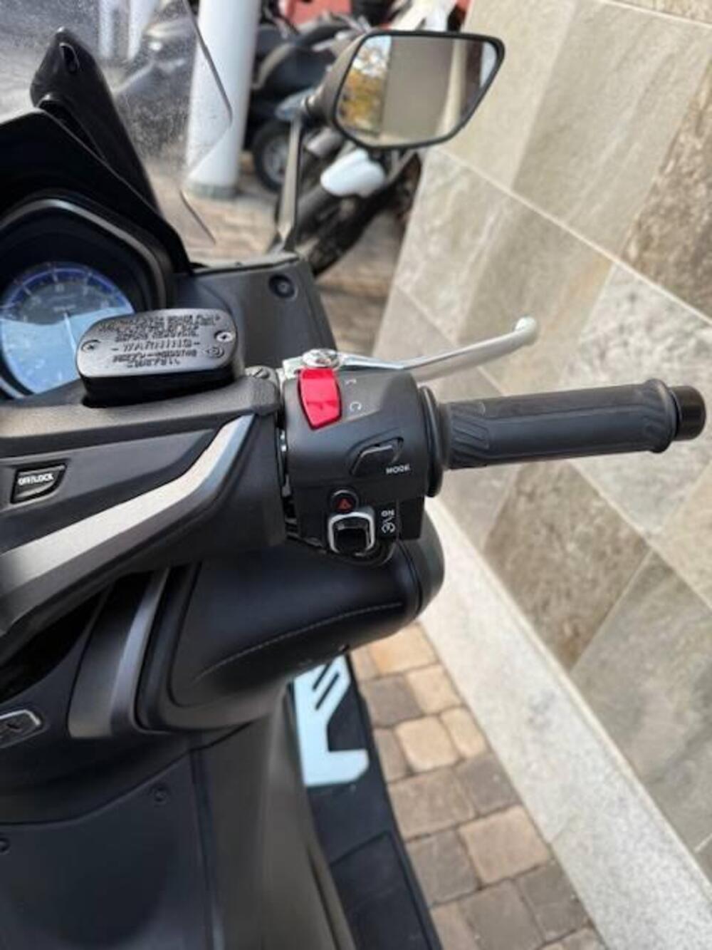 Yamaha T-Max 560 Tech Max (2021) (8)