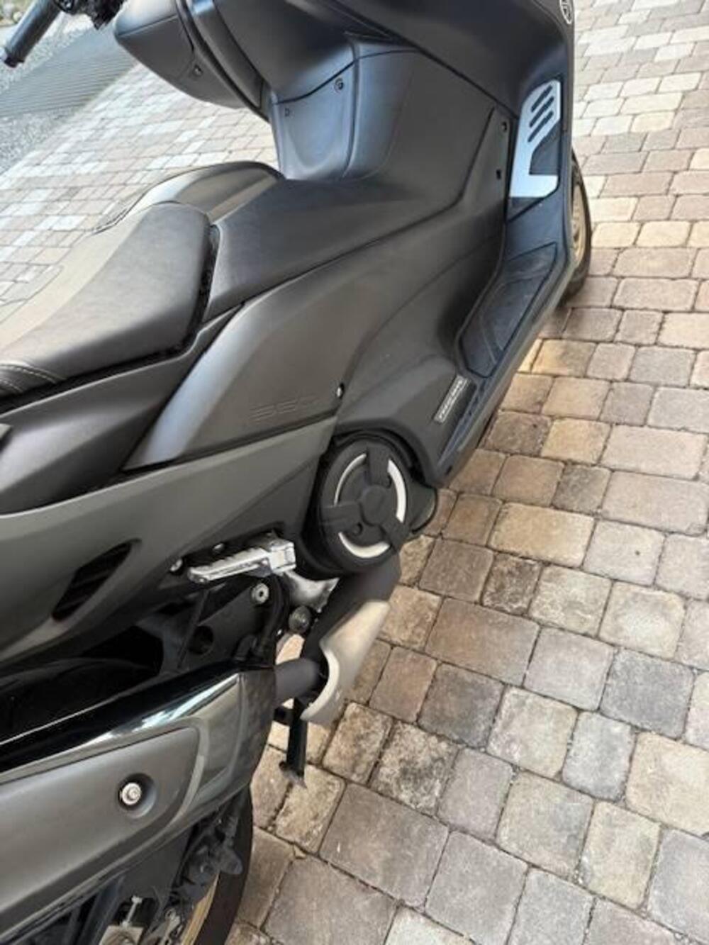 Yamaha T-Max 560 Tech Max (2021) (12)