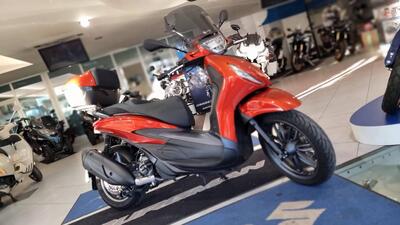 Piaggio Beverly 300 Hpe (2021) usata