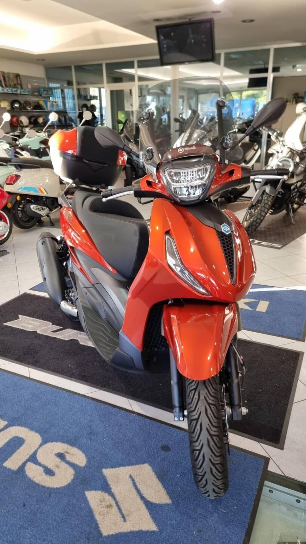 Piaggio Beverly 300 Hpe (2021) (2)