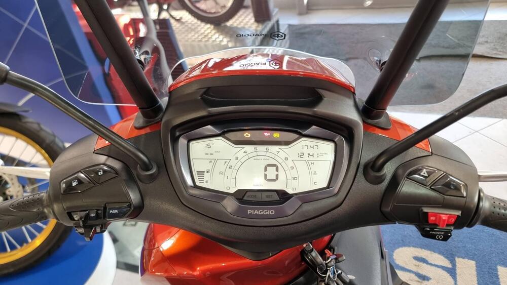 Piaggio Beverly 300 Hpe (2021) (12)