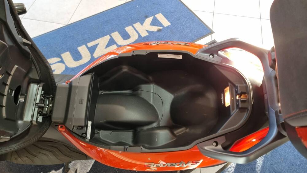 Piaggio Beverly 300 Hpe (2021) (13)