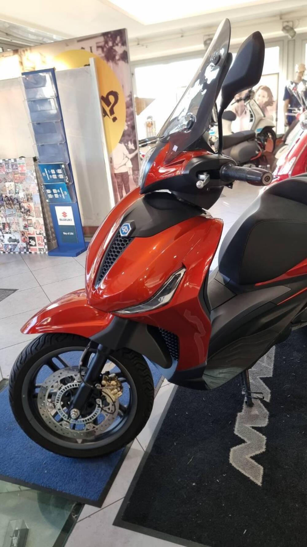 Piaggio Beverly 300 Hpe (2021) (8)
