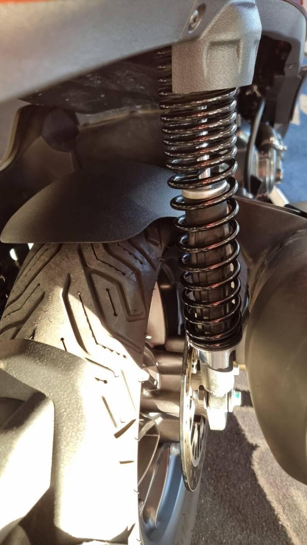 Piaggio Beverly 300 Hpe (2021) (16)