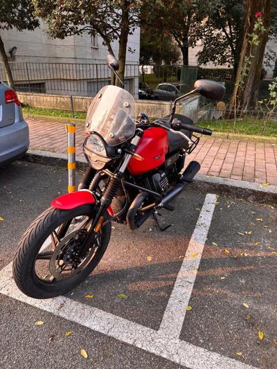 Moto Guzzi V7 Stone (2021 - 24) usata