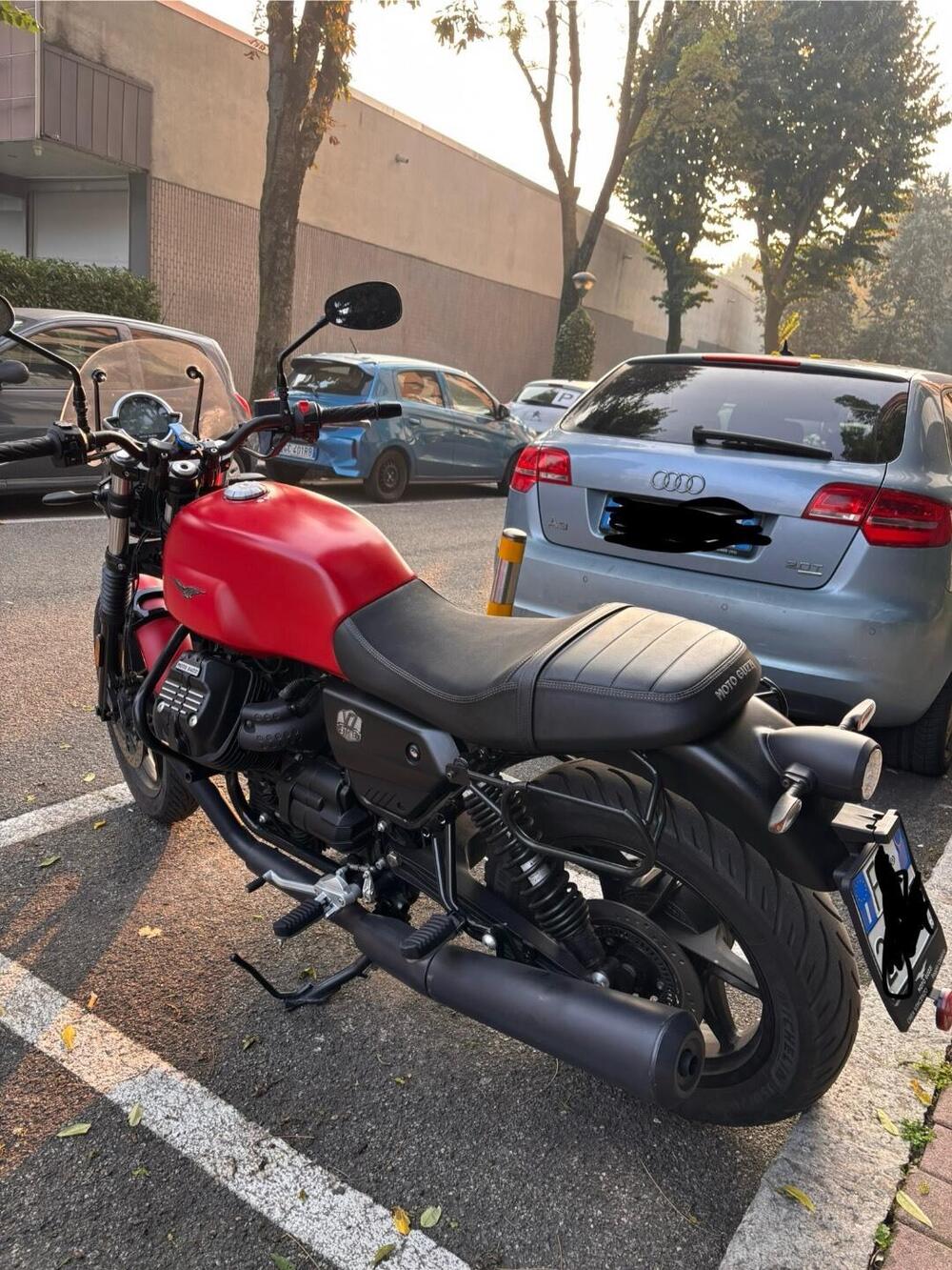 Moto Guzzi V7 Stone (2021 - 24) (2)
