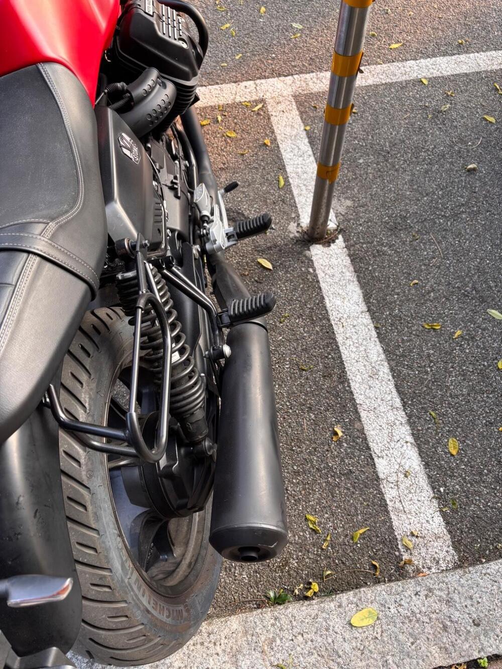 Moto Guzzi V7 Stone (2021 - 24) (6)