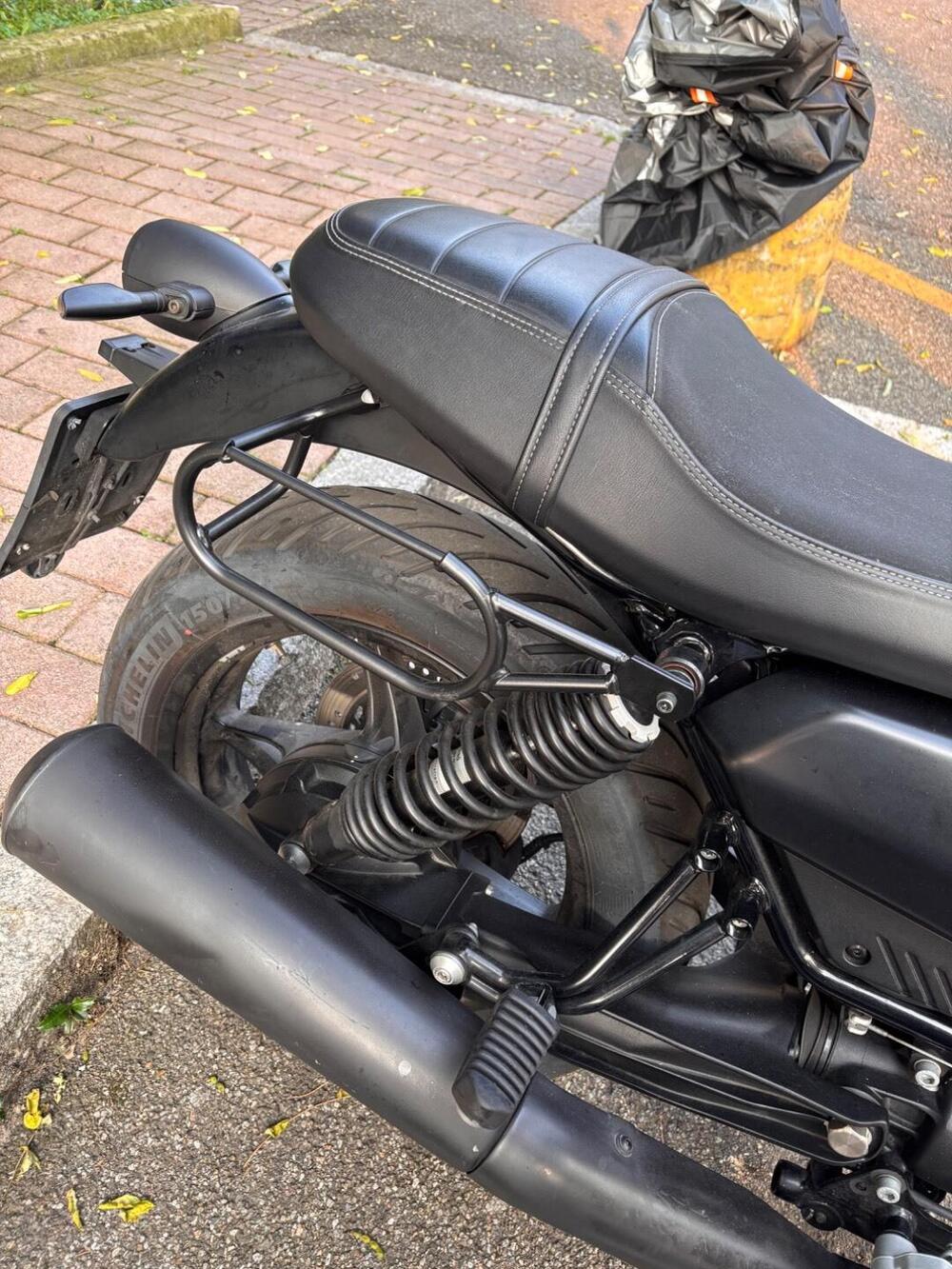 Moto Guzzi V7 Stone (2021 - 24) (8)