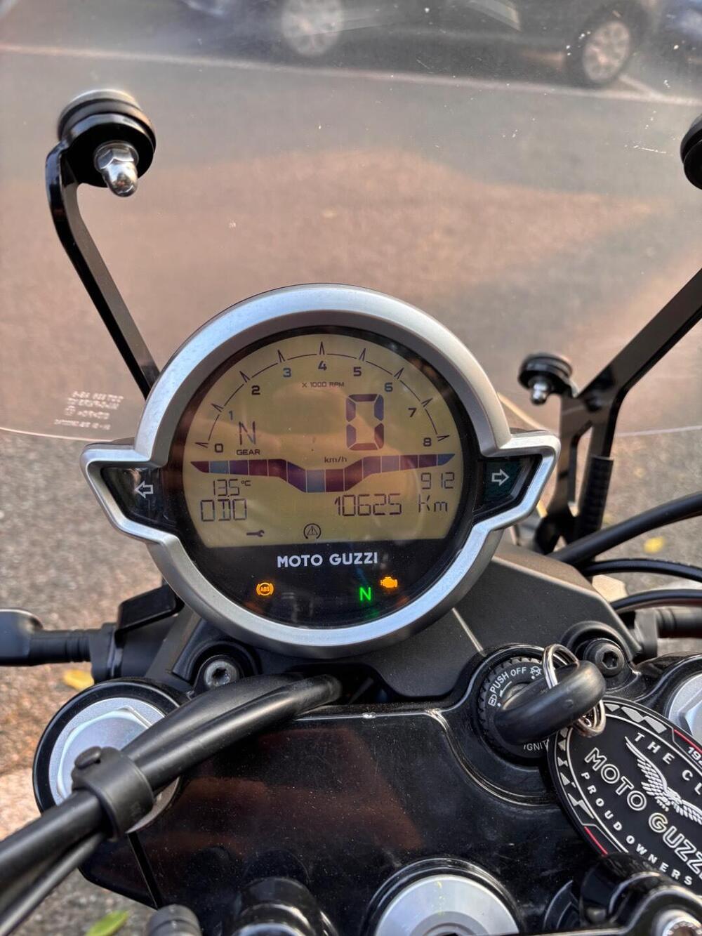 Moto Guzzi V7 Stone (2021 - 24) (9)