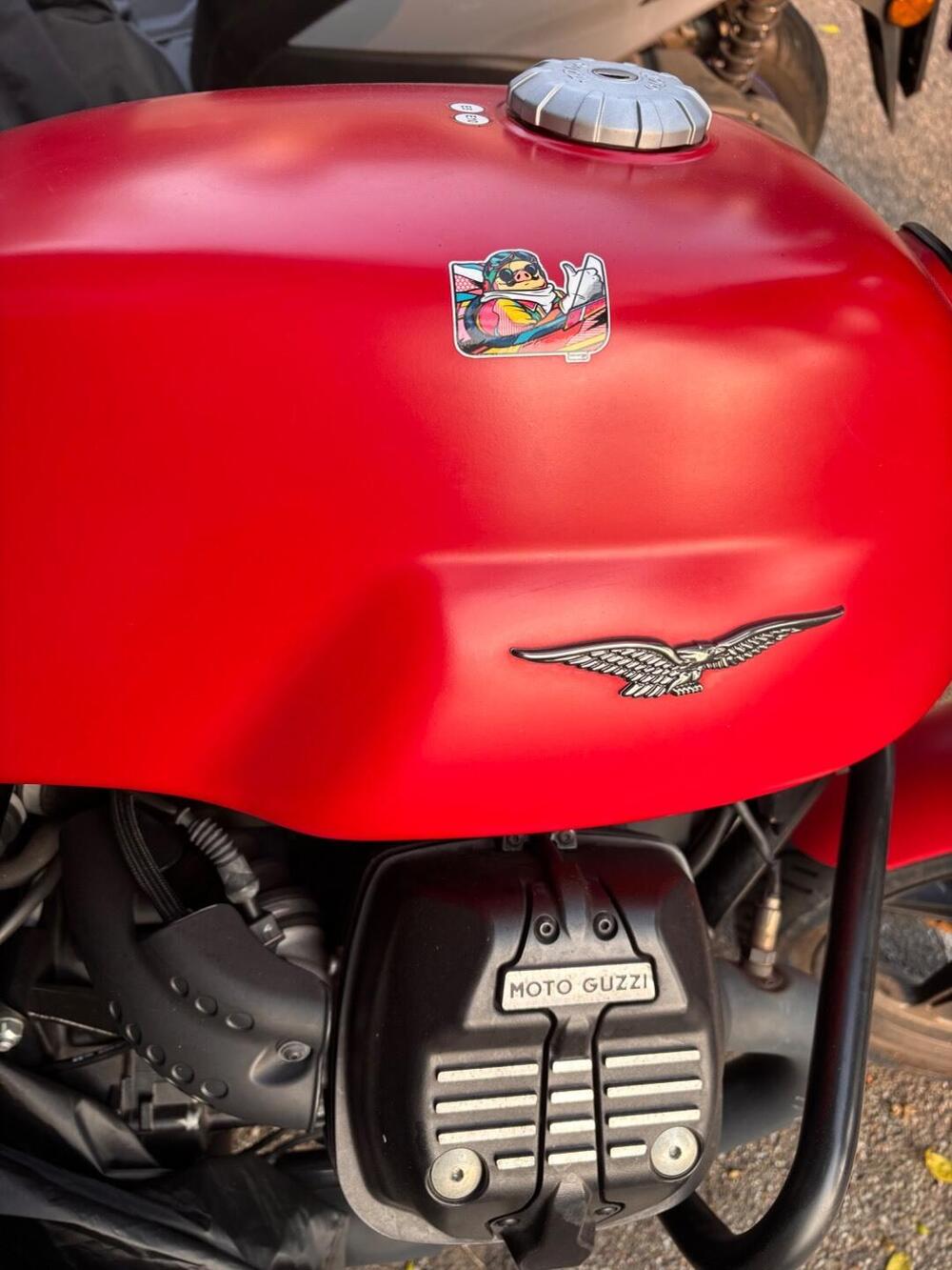 Moto Guzzi V7 Stone (2021 - 24) (10)